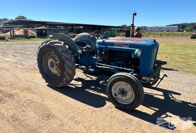 Image of Ford 2000 equipment image 1