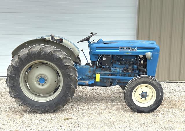 Image of Ford 2000 equipment image 2