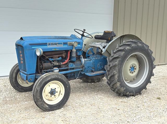 Image of Ford 2000 equipment image 1