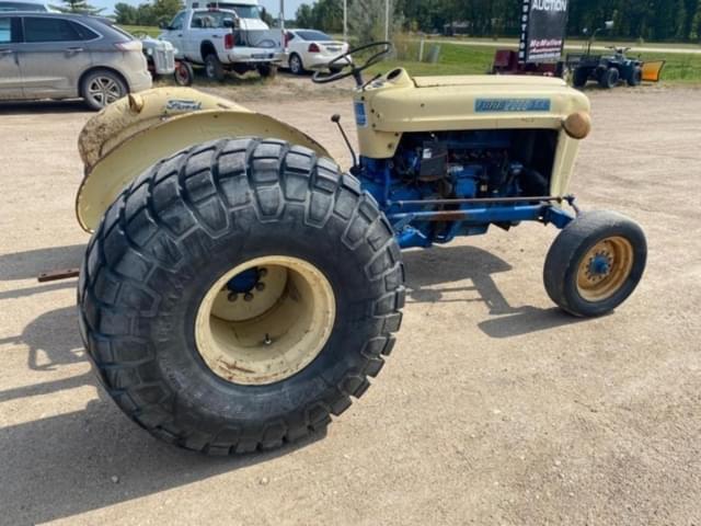 Image of Ford 2000 equipment image 4