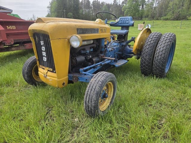 Image of Ford 2000 equipment image 2