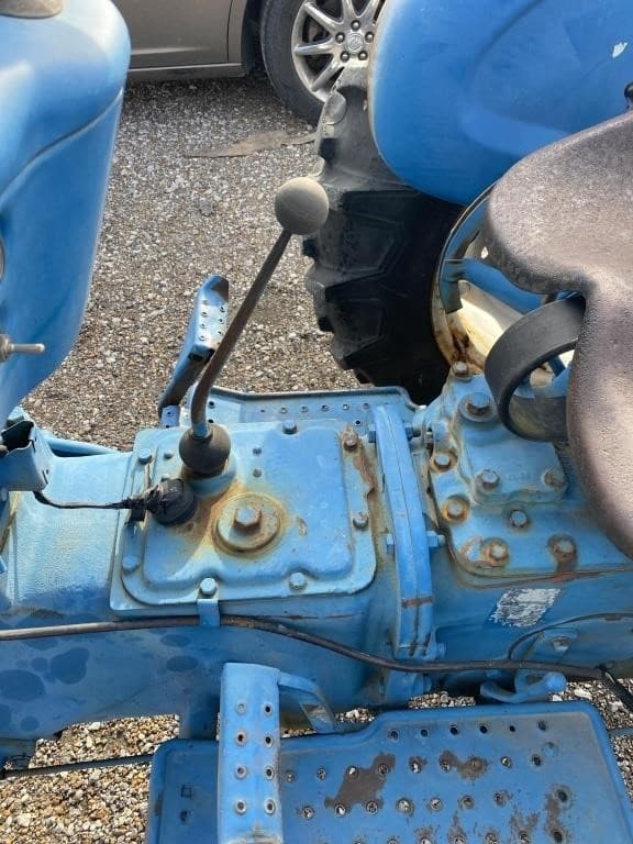 Image of Ford 2000 equipment image 4