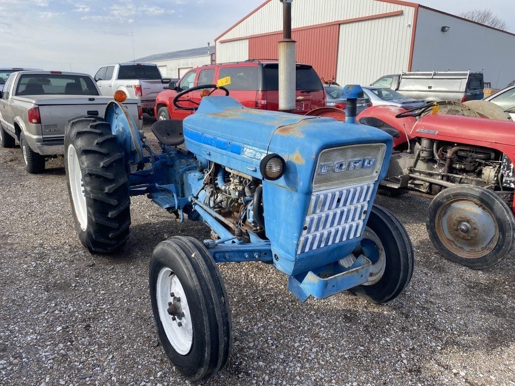 Ford 2000 Equipment Image0