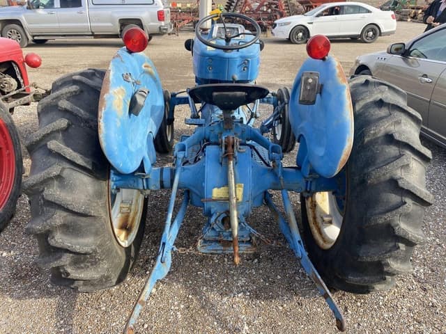 Image of Ford 2000 equipment image 2