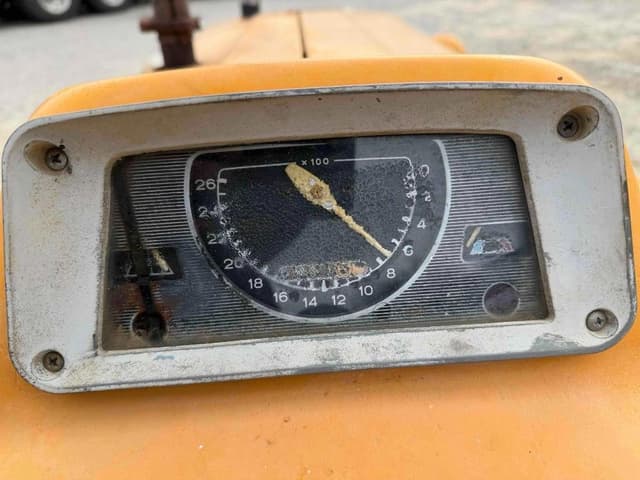 Image of Ford 2000 equipment image 4