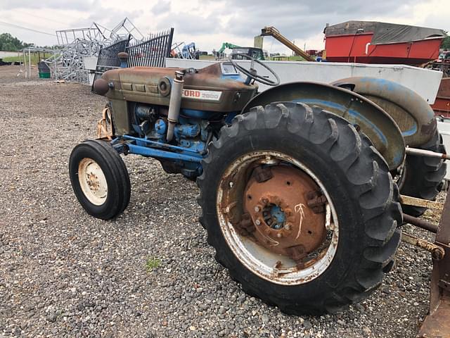 Image of Ford 2000 equipment image 1