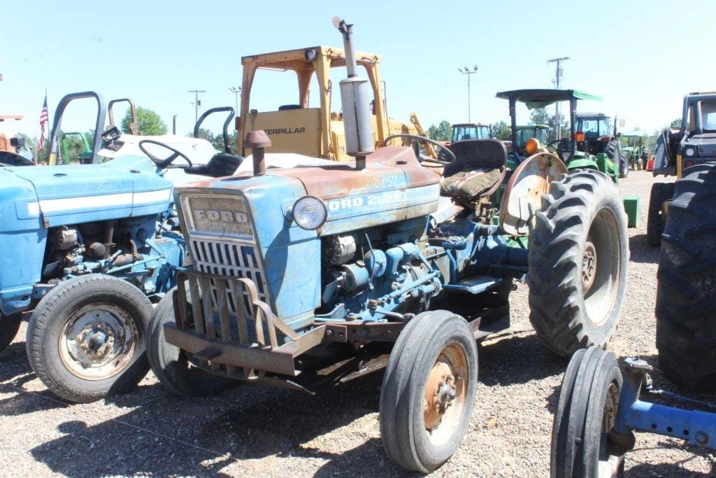 Ford 2000 Equipment Image0