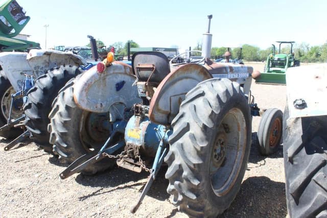 Image of Ford 2000 equipment image 2