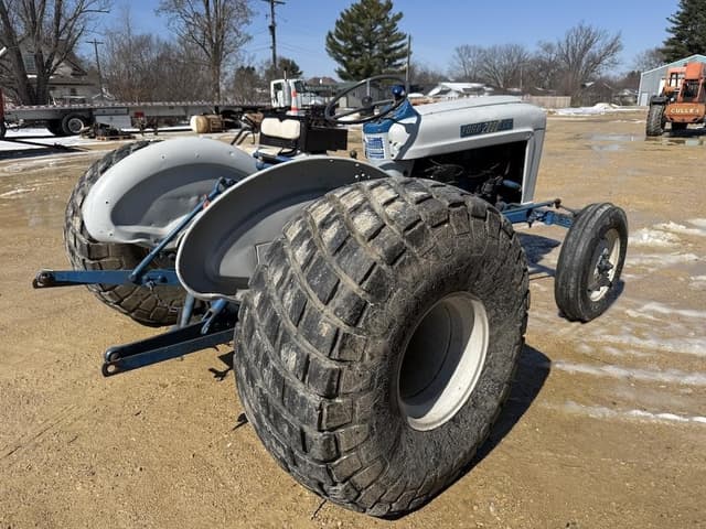 Image of Ford 2000 equipment image 3