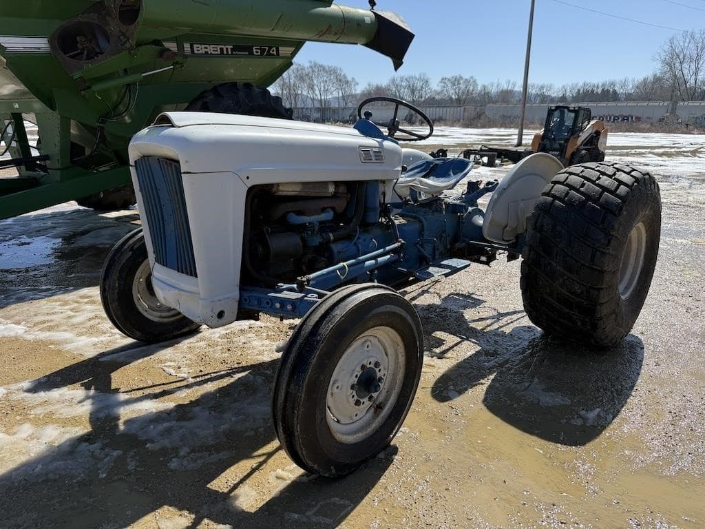 Image of Ford 2000 Primary image