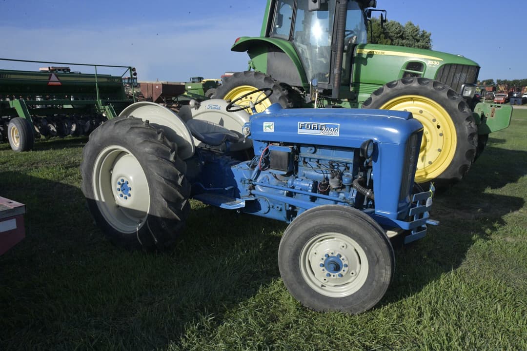 Image of Ford 2000 Primary image