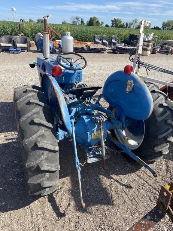 Image of Ford 2000 equipment image 2
