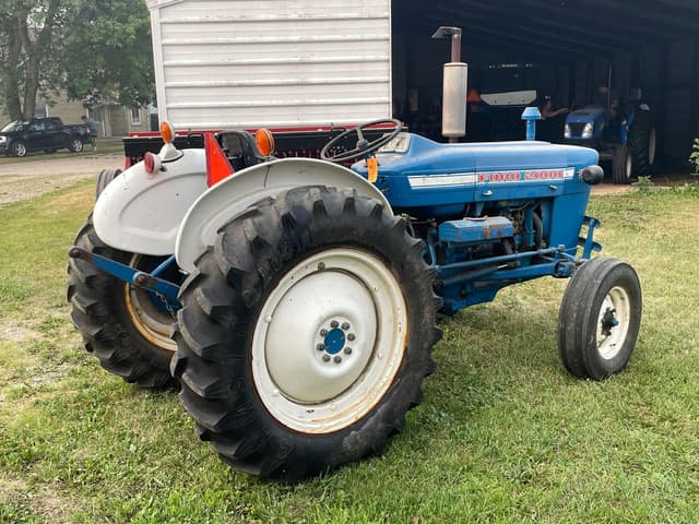 Image of Ford 2000 equipment image 4