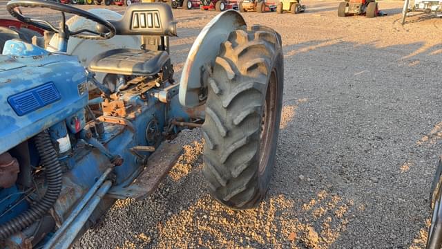 Image of Ford 2000 equipment image 4
