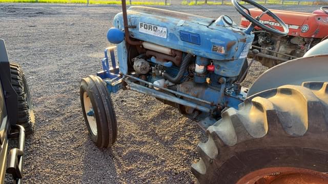 Image of Ford 2000 equipment image 3