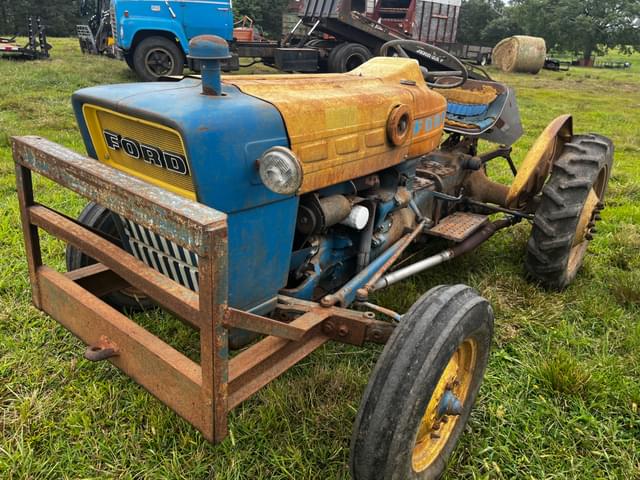 Image of Ford 2000 equipment image 1
