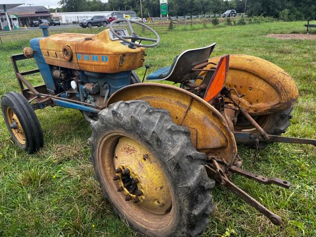 Image of Ford 2000 equipment image 3