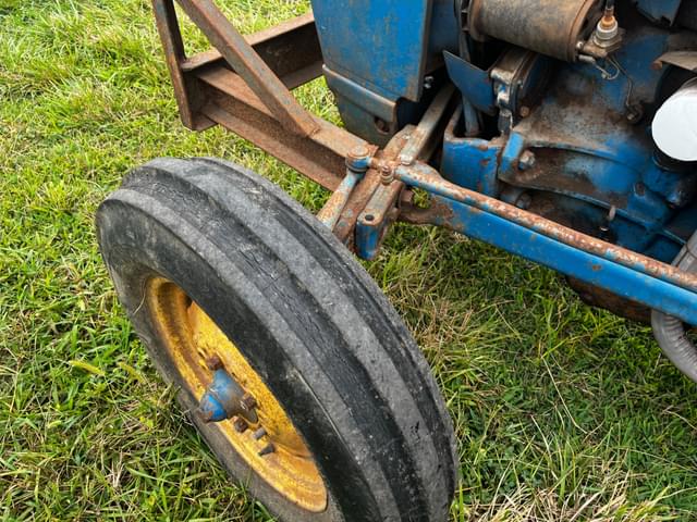 Image of Ford 2000 equipment image 4
