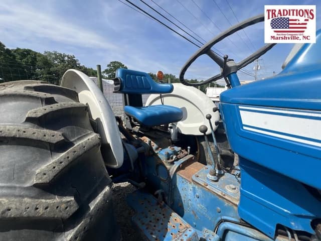 Image of Ford 2000 equipment image 3