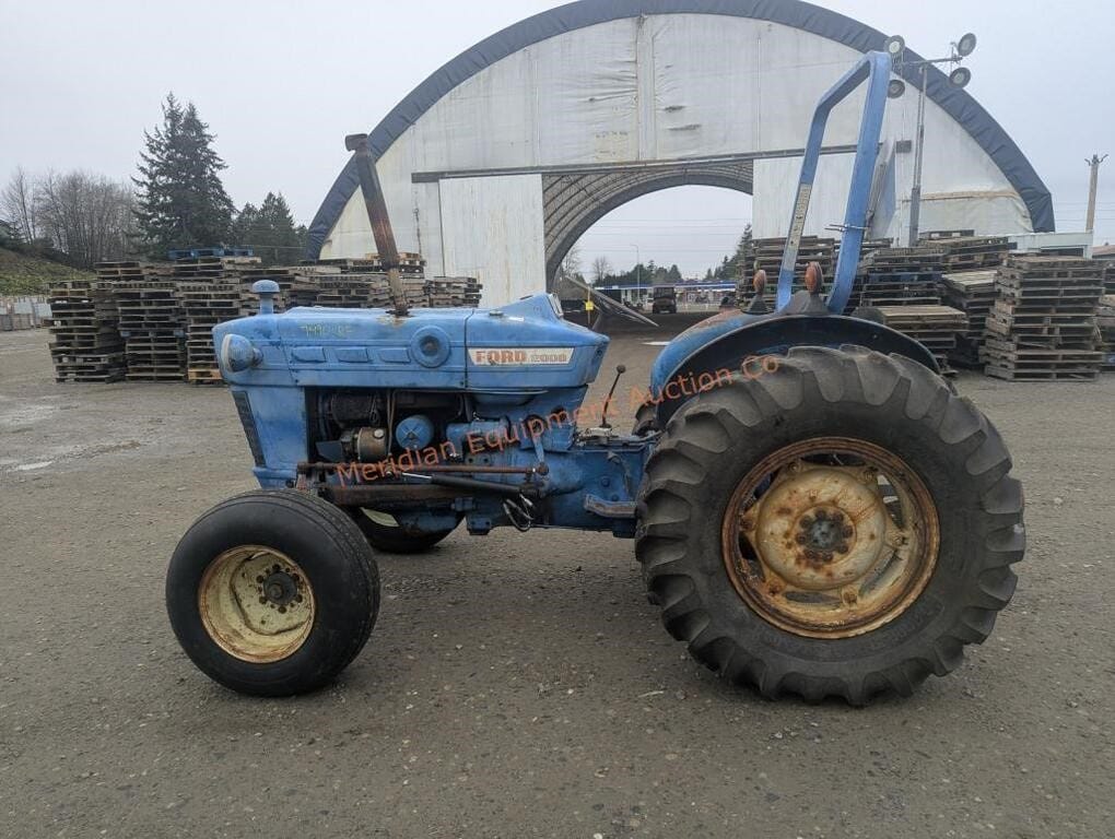 Ford 2000 Equipment Image0