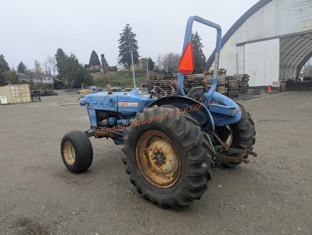 Image of Ford 2000 equipment image 1