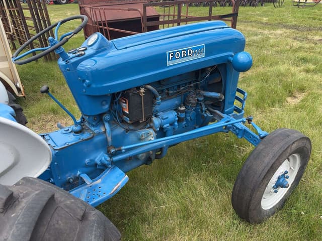 Image of Ford 2000 equipment image 3