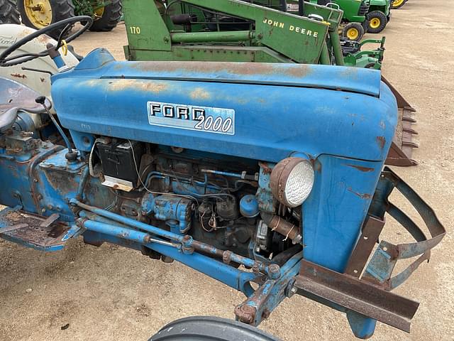 Image of Ford 2000 equipment image 3