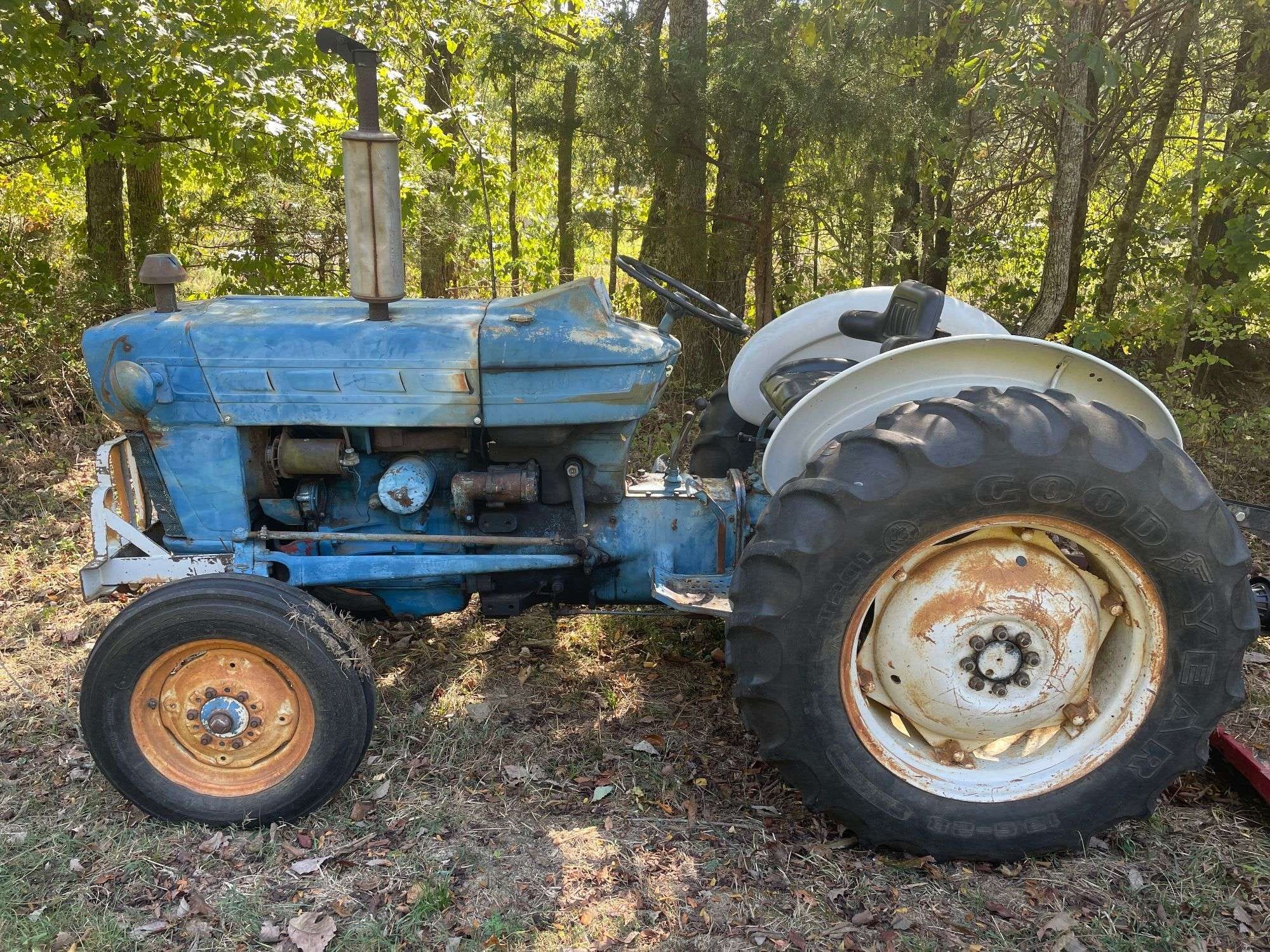 Ford 2000 Equipment Image0