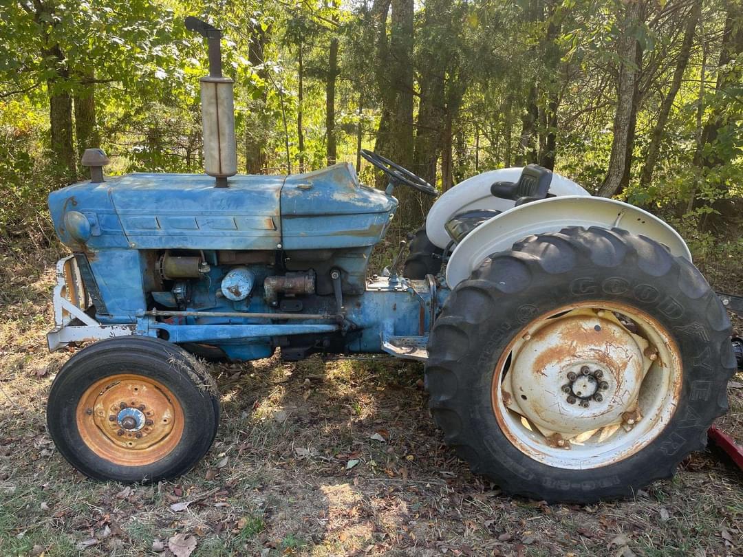 Image of Ford 2000 Primary Image