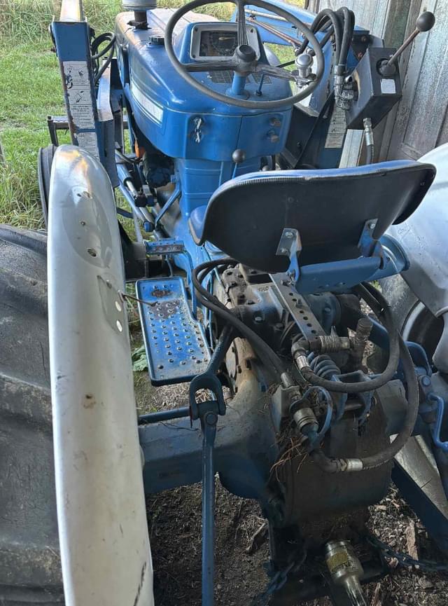 Image of Ford 2000 equipment image 1