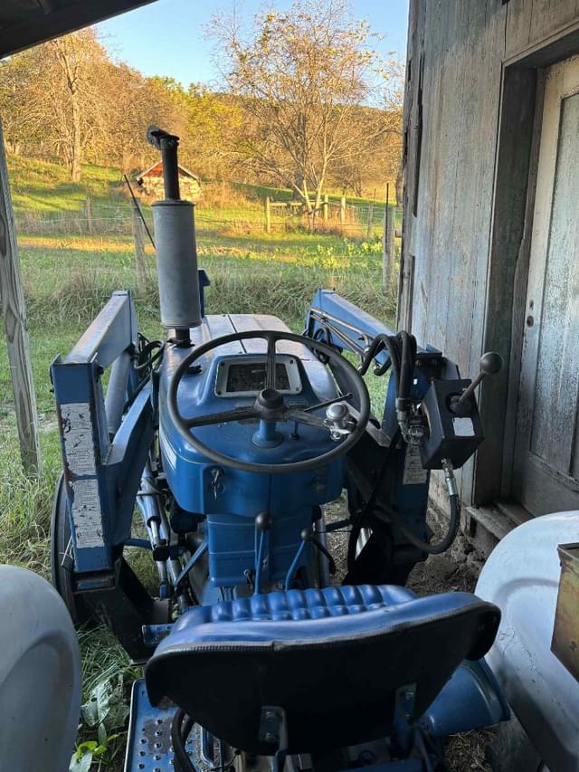 Image of Ford 2000 equipment image 2