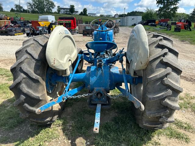 Image of Ford 2000 equipment image 4
