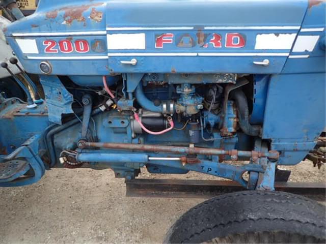 Image of Ford 2000 equipment image 3