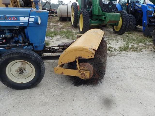 Image of Ford 2000 equipment image 2