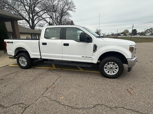 Image of Ford F-250 equipment image 1