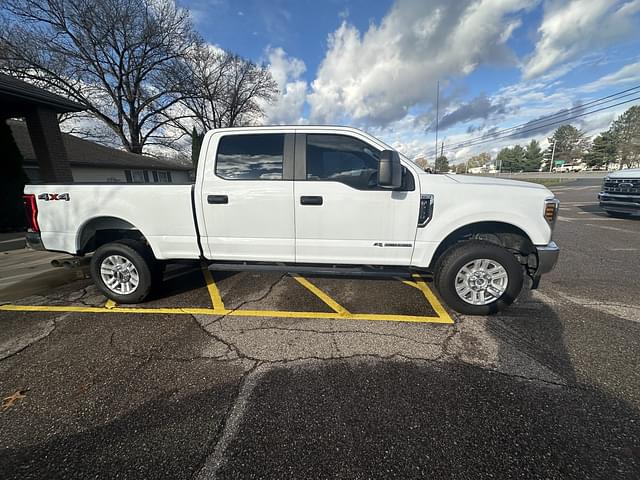 Image of Ford F-250 equipment image 2