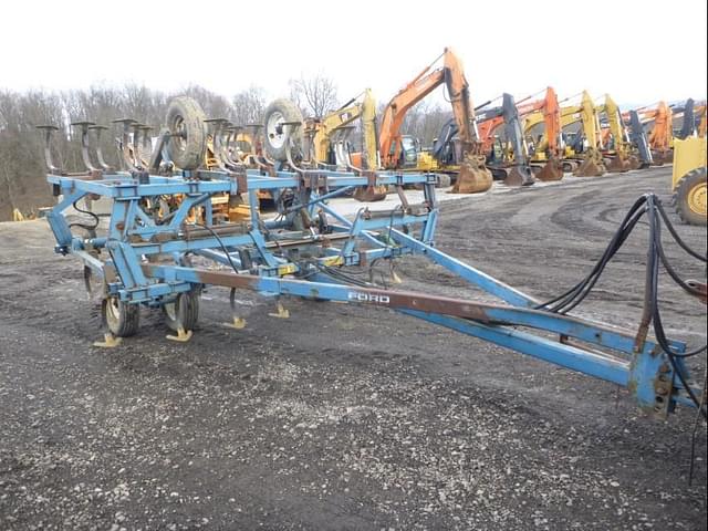Image of Ford 211 equipment image 4