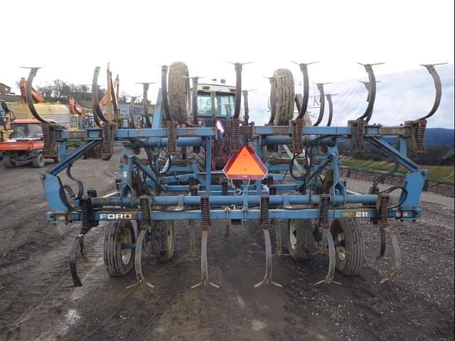 Image of Ford 211 equipment image 2