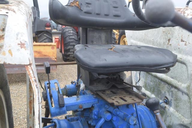 Image of Ford 2110 equipment image 4