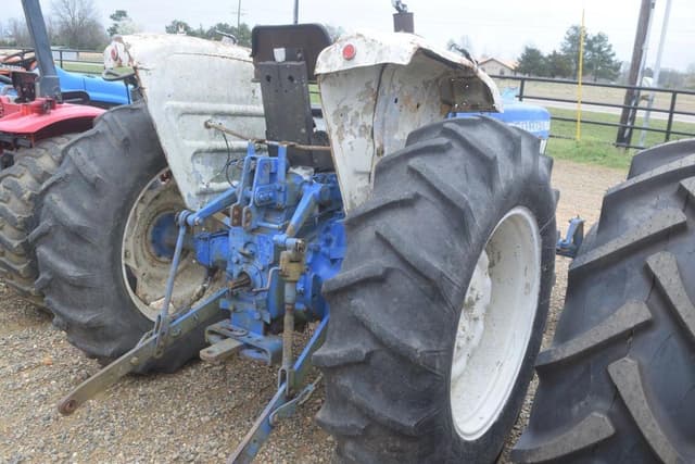 Image of Ford 2110 equipment image 2