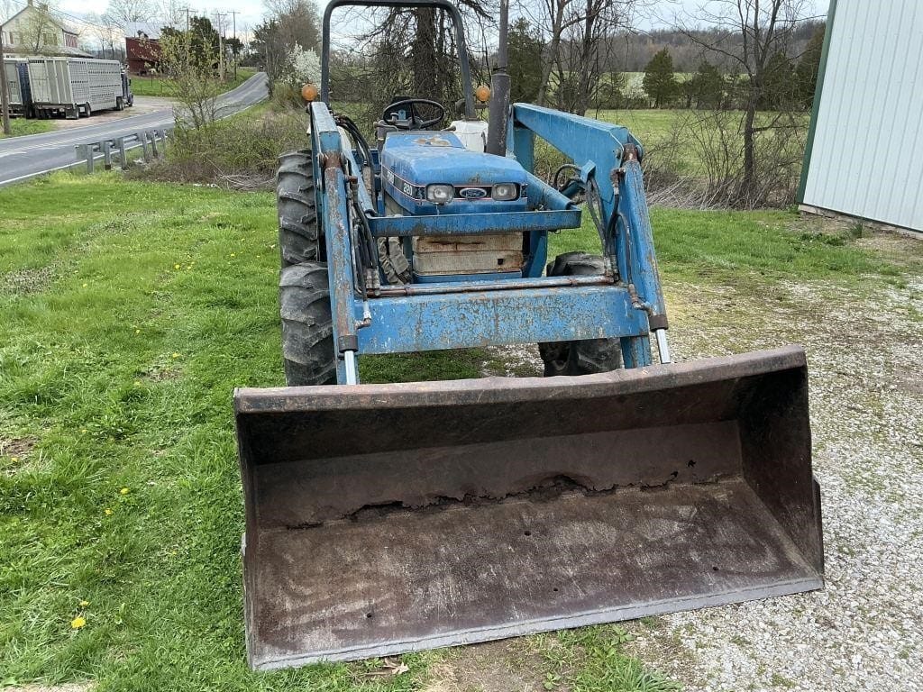 Ford 2120 Equipment Image0