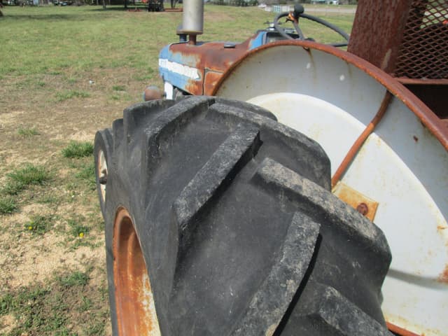 Image of Ford 2310 equipment image 4