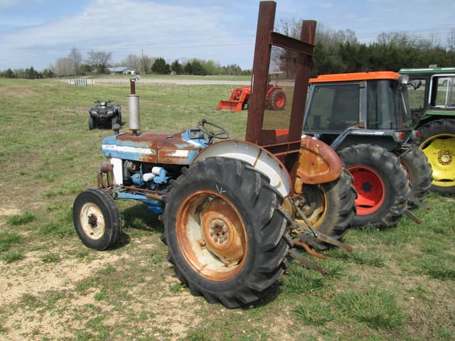 Image of Ford 2310 equipment image 3