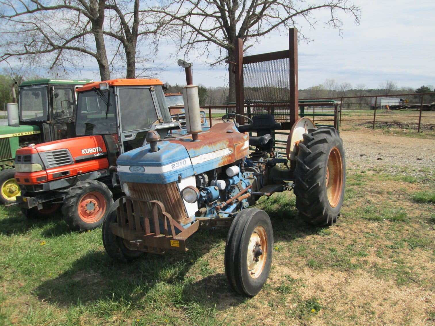 Ford 2310 Equipment Image0
