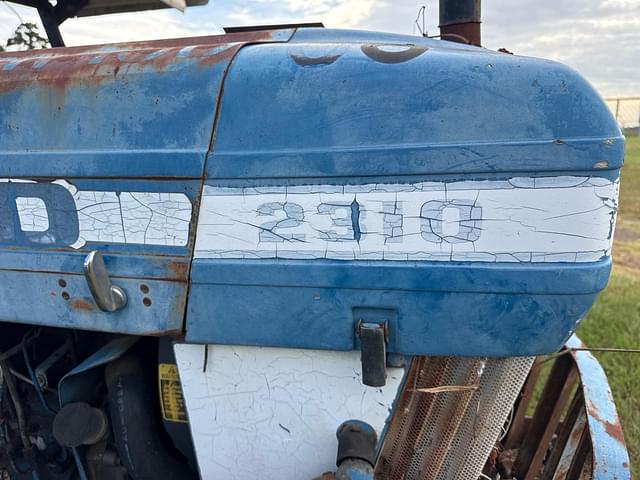 Image of Ford 2310 equipment image 4