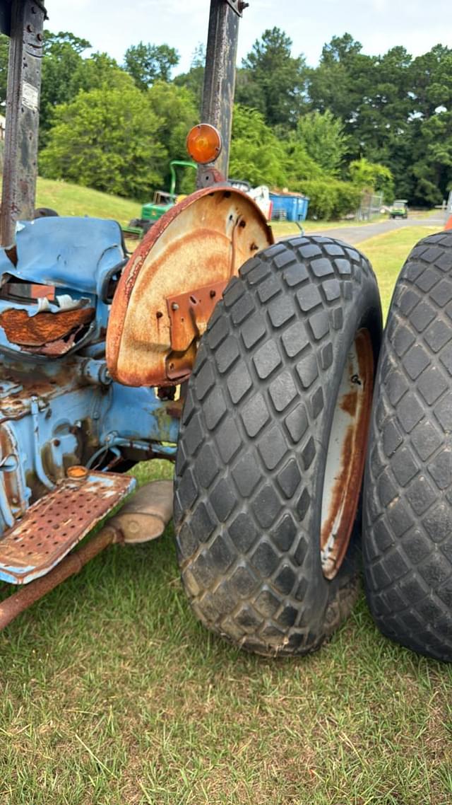 Image of Ford 2310 equipment image 4