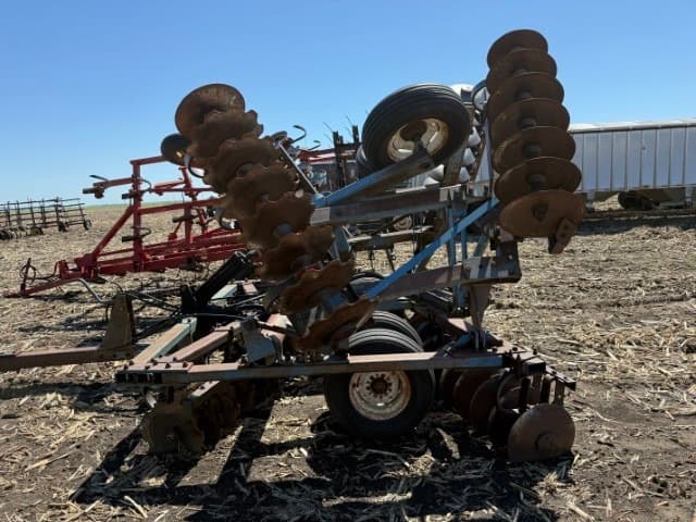 Image of Ford 242 equipment image 2