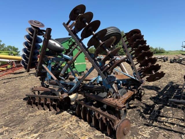 Image of Ford 242 equipment image 3