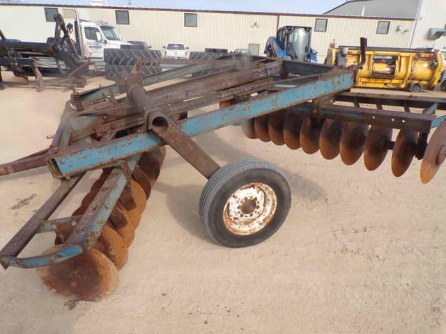 Image of Ford 240 equipment image 3