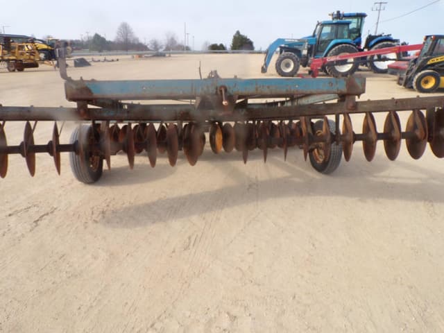 Image of Ford 240 equipment image 4